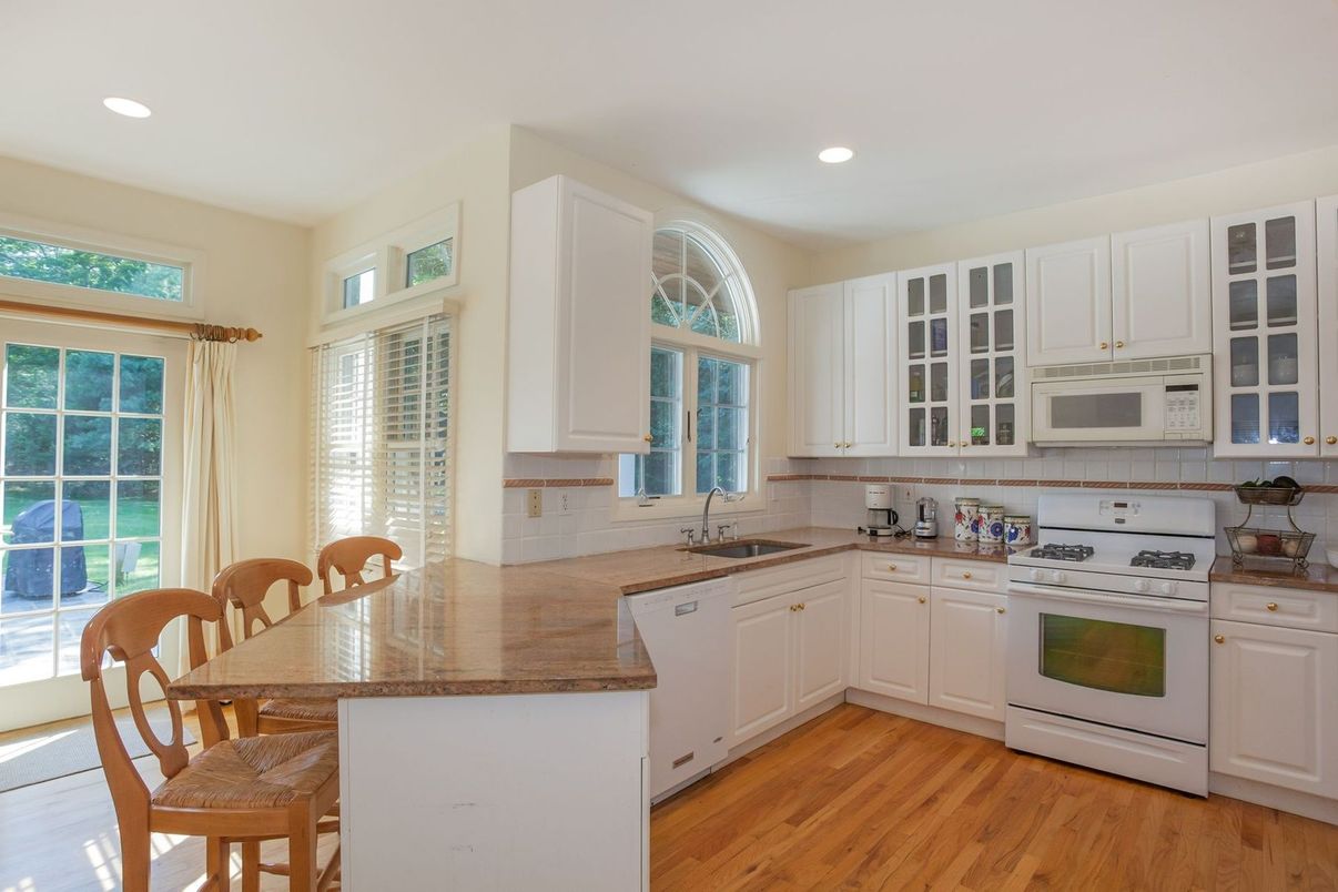 Dining room, Interior, Kitchen, Recessed Lighting, Wood Texture Flooring