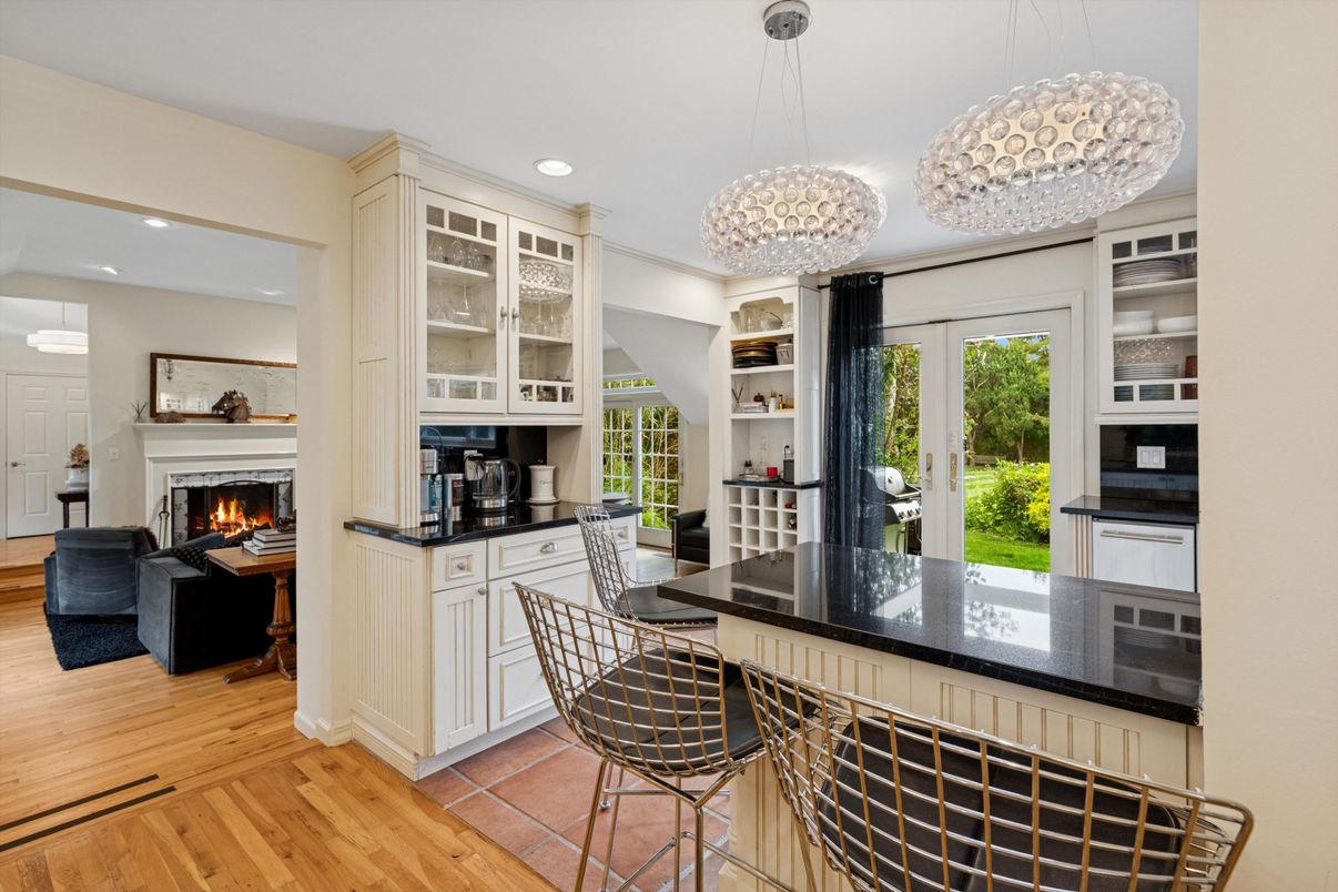 Fireplace, Interior, Living room, Pendant Lights, Recessed Lighting, Wood Texture Flooring