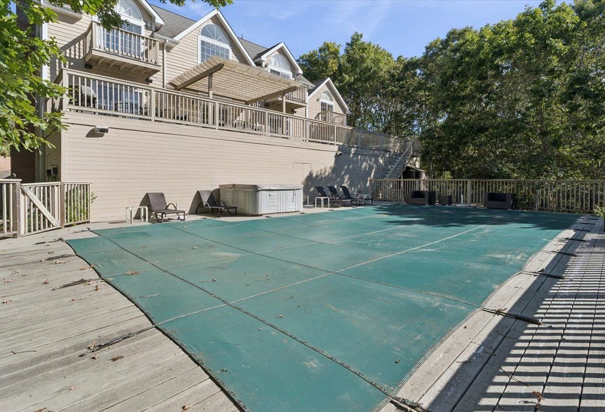 Exterior, Tennis Courts