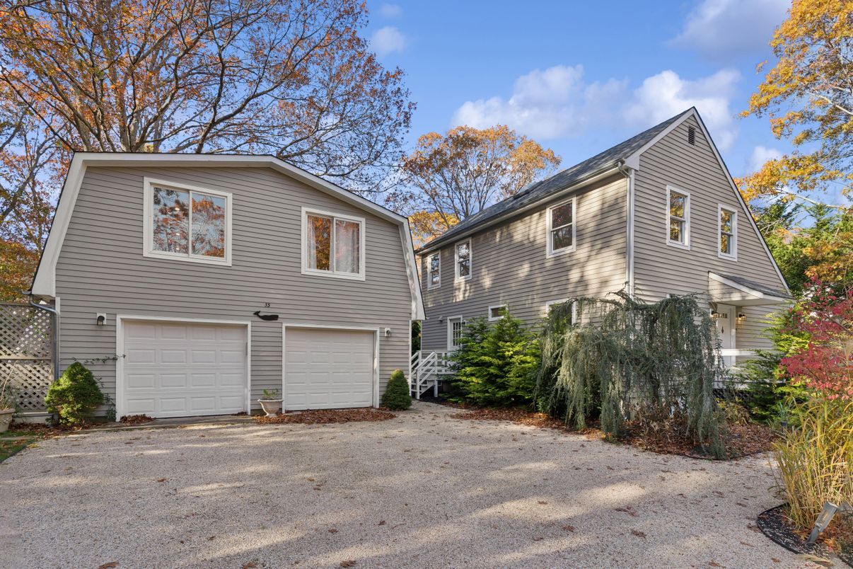 Attached, Exterior, Facade, Split Level