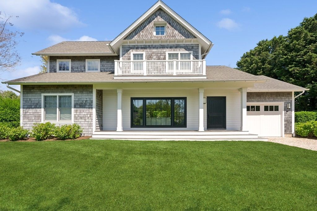 Attached, Exterior, Facade, Farmhouse