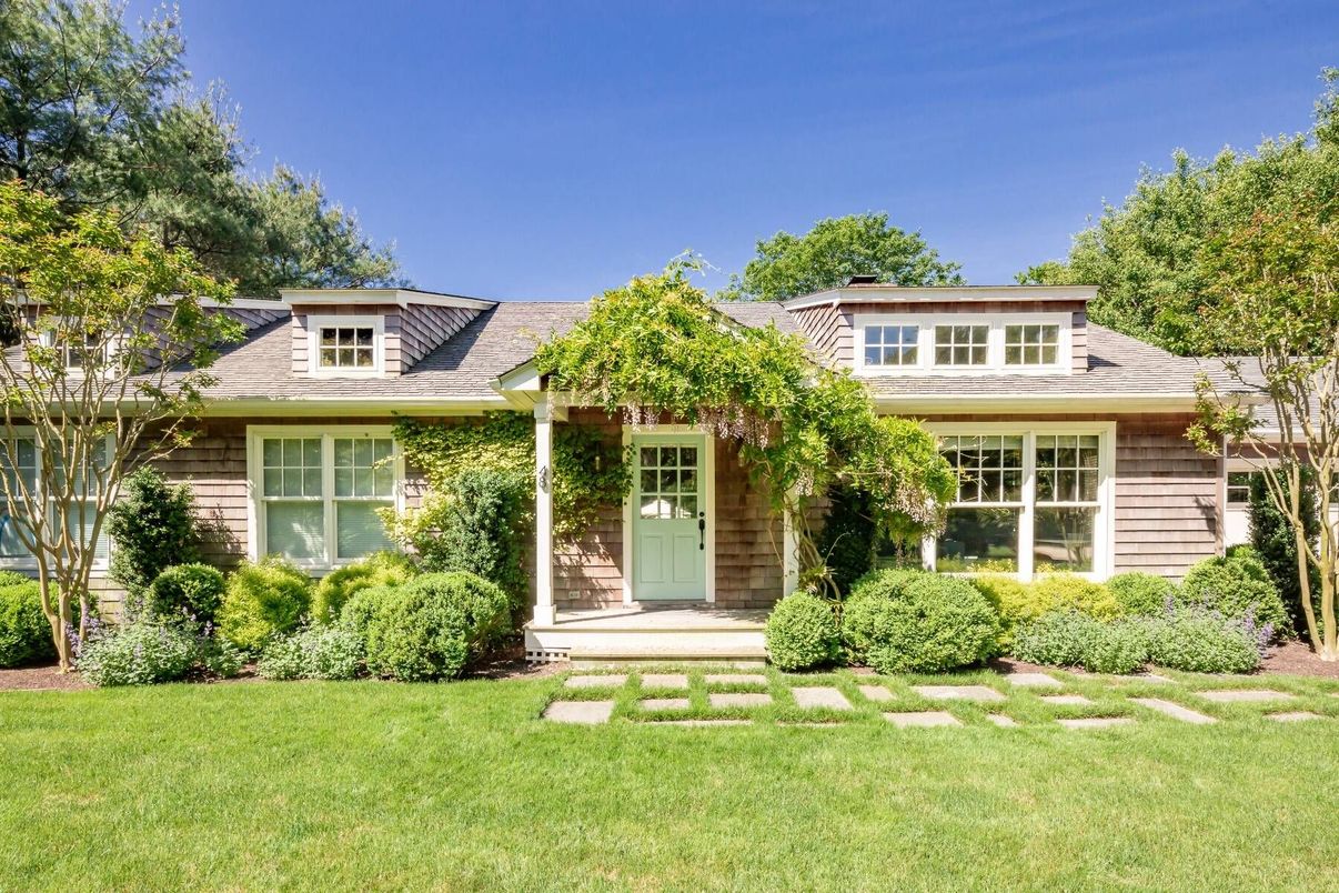 Exterior, Facade, French Provincial