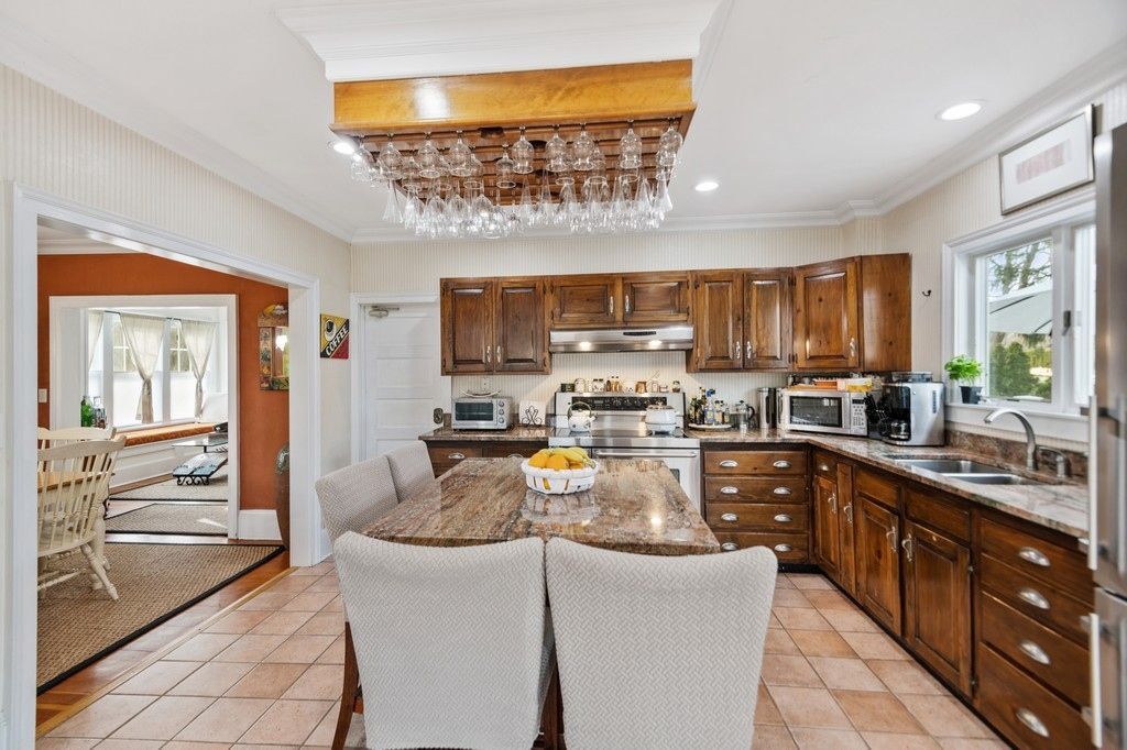 Dining room, Interior, Kitchen, Recessed Lighting, Stainless Steel Appliances
