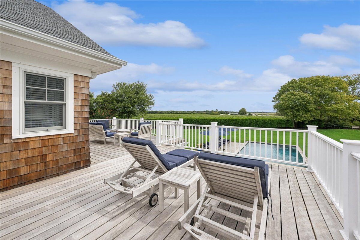 Exterior, Pool, Water