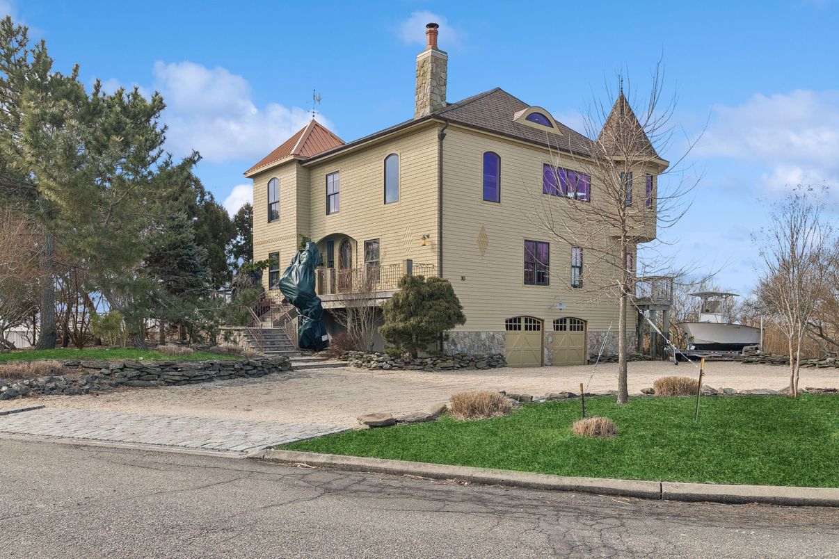 Backyard, Exterior, Facade, Brick Facade, French Provincial