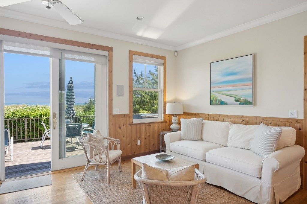 Interior, Living room, Recessed Lighting, Water, Wood Texture Flooring