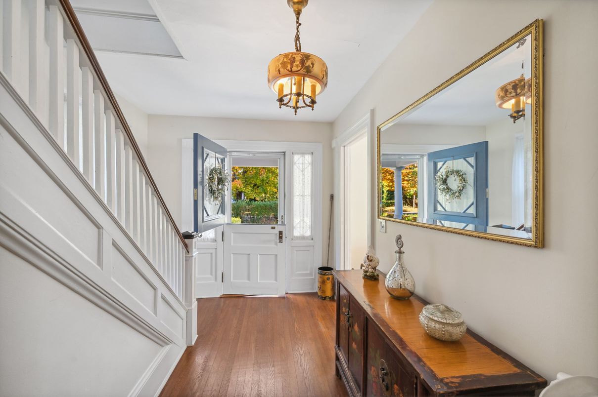 Chandelier, Interior, Wood Texture Flooring