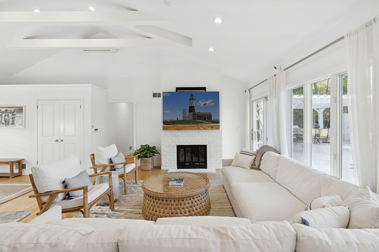 Fireplace, Interior, Living room, Recessed Lighting