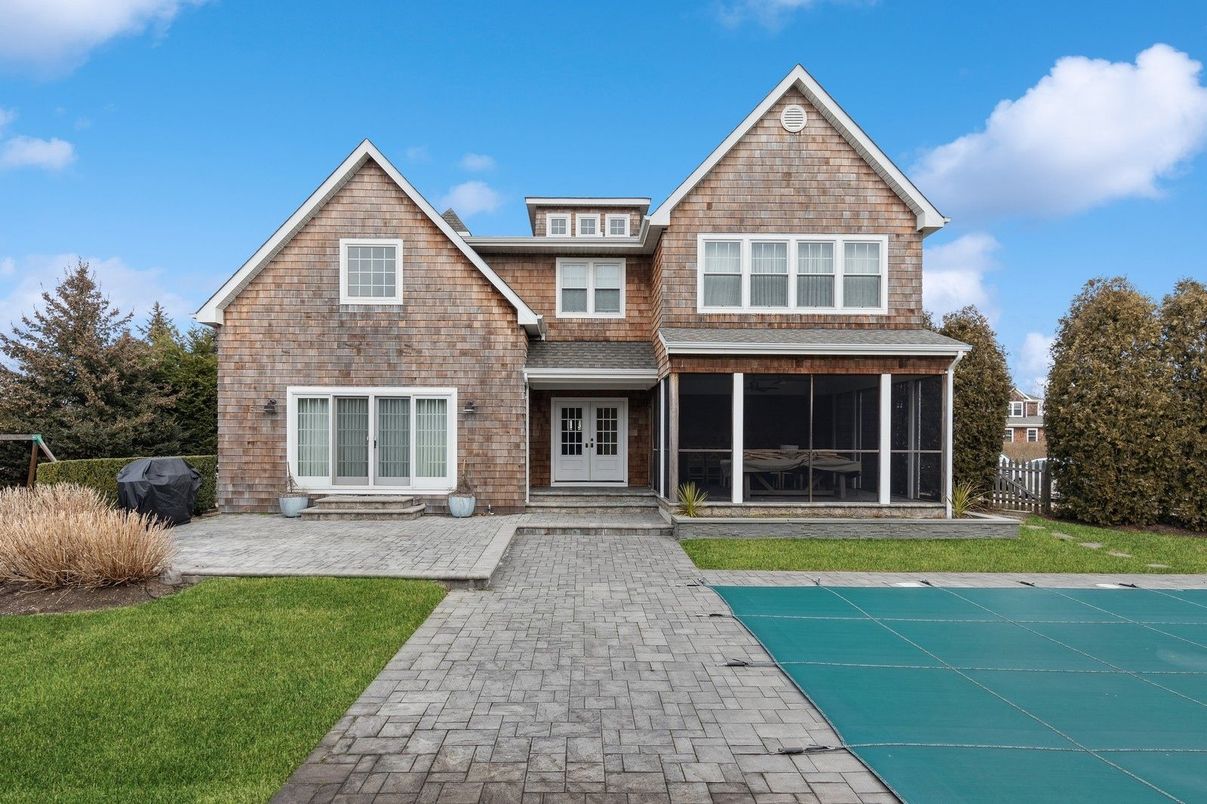 Exterior, Facade, Brick Facade, Brick Traditional