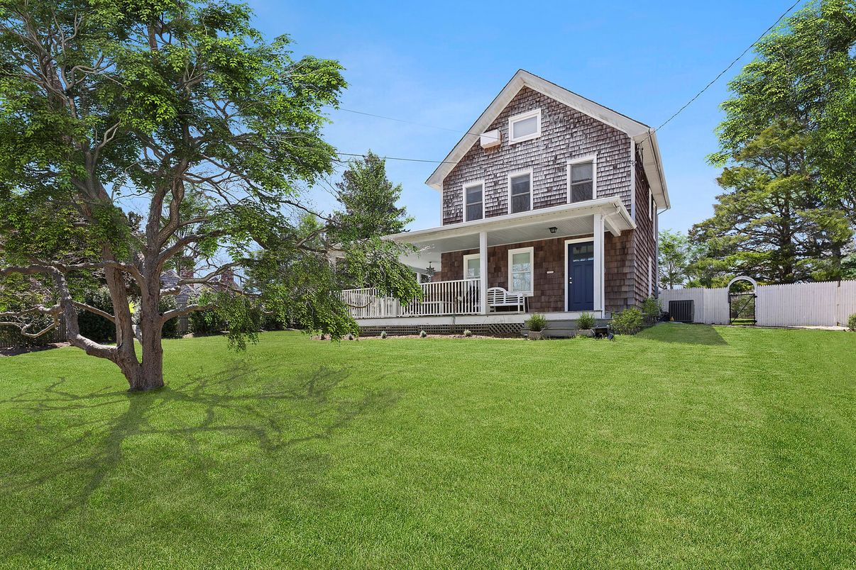 Backyard, Exterior, Facade, Queen Anne Victorian