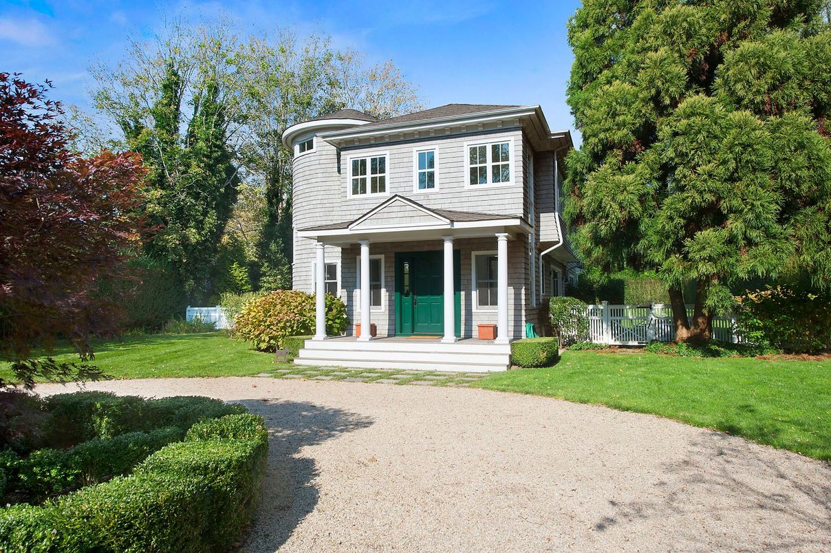 Exterior, Facade, American Foursquare
