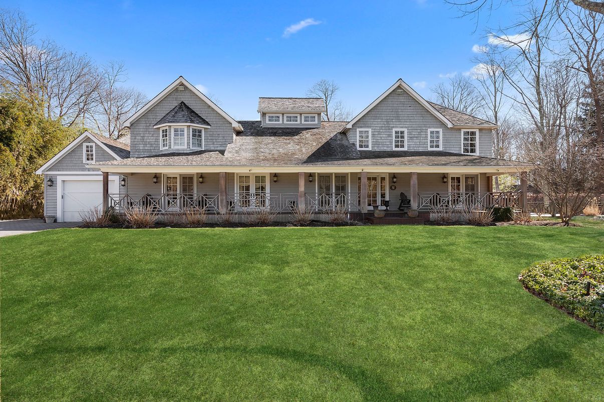 Attached, Exterior, Facade, Farmhouse