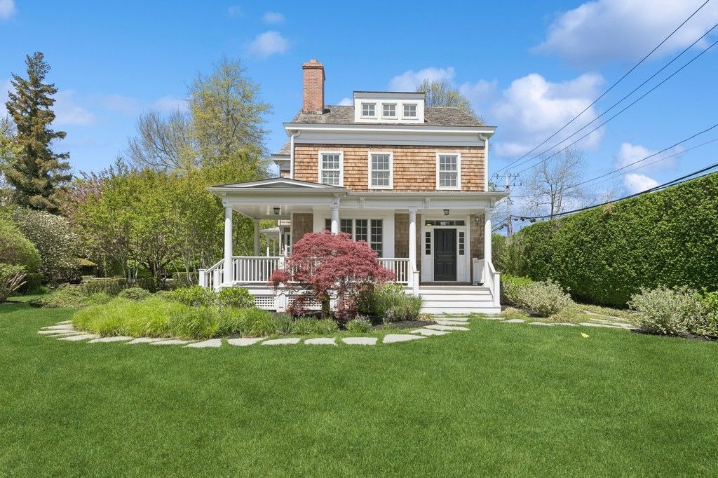 Backyard, Exterior, Facade, American Foursquare