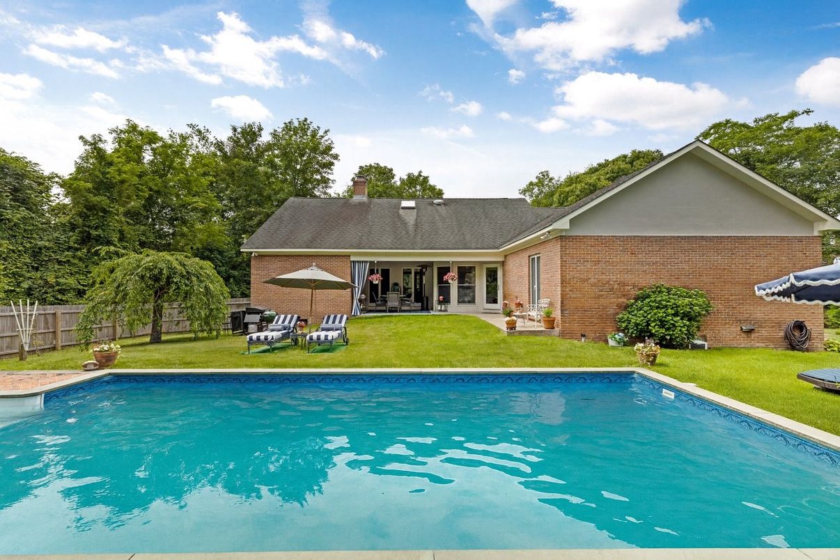 Exterior, Pool
