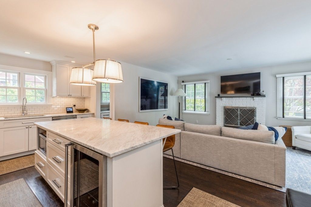 Interior, Kitchen, Living room, Pendant Lights, Recessed Lighting, Wood Texture Flooring