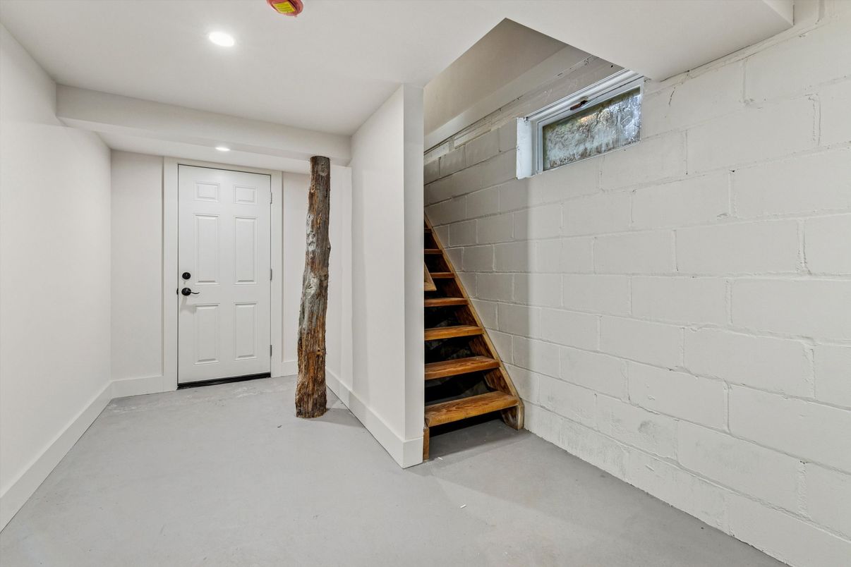Empty room, Interior, Recessed Lighting, Stone Walls