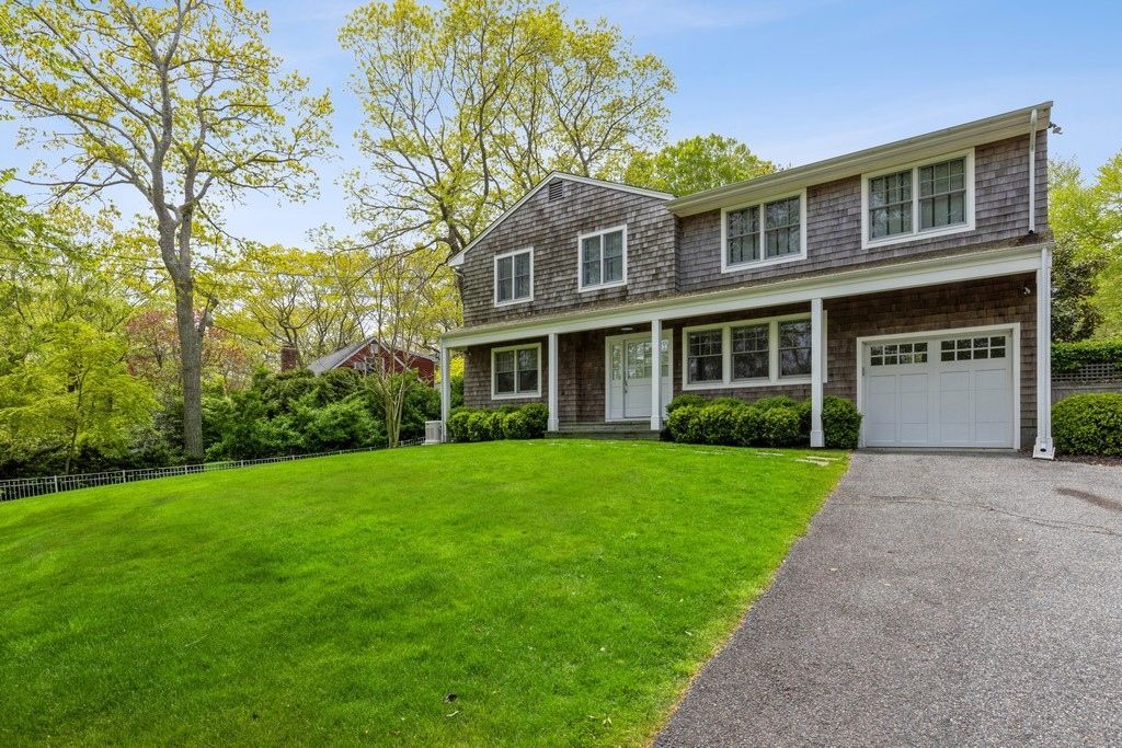 Attached, Exterior, Facade, Cape Cod