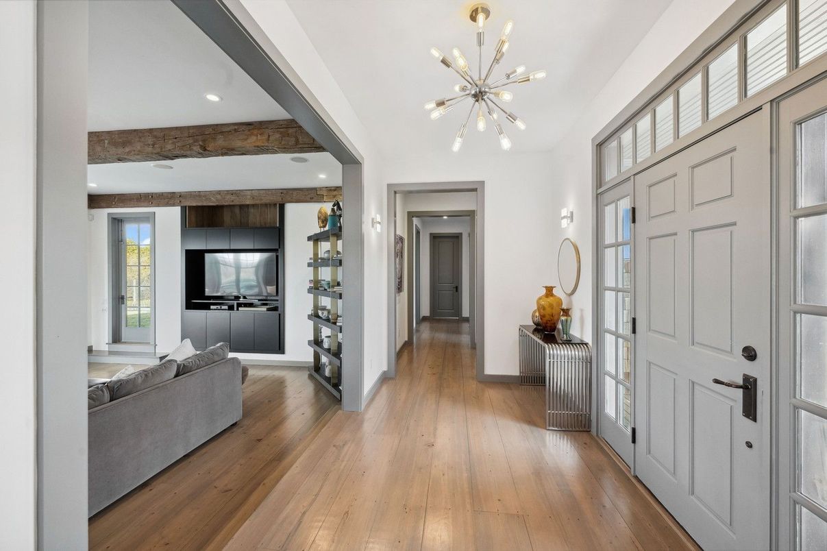 Interior, Living room, Pendant Lights, Recessed Lighting, Wood Texture Flooring