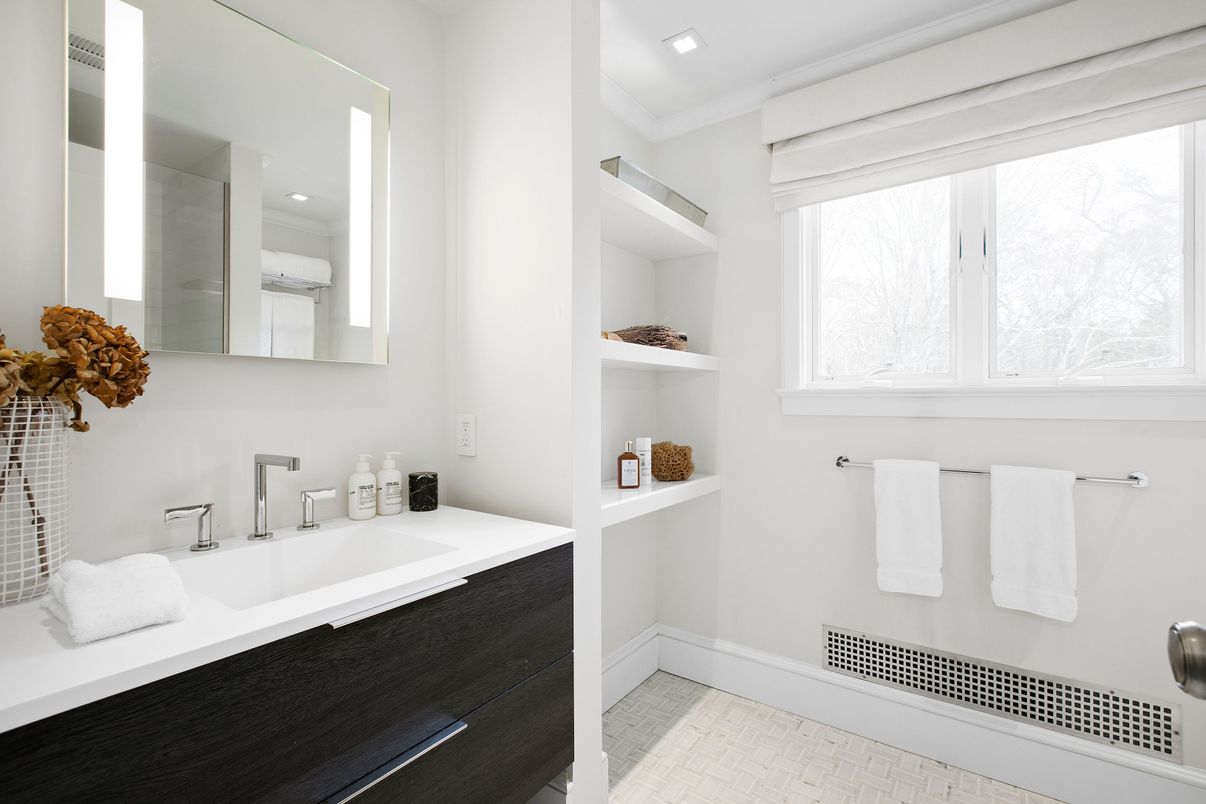 Bathroom, Interior, Recessed Lighting