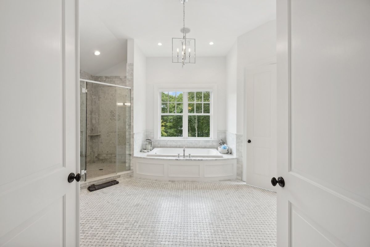 Bathroom, Glass Shower, Interior, Pendant Lights, Recessed Lighting