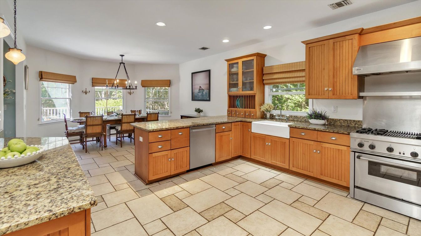 Dining room, Interior, Kitchen, Pendant Lights, Recessed Lighting, Stainless Steel Appliances