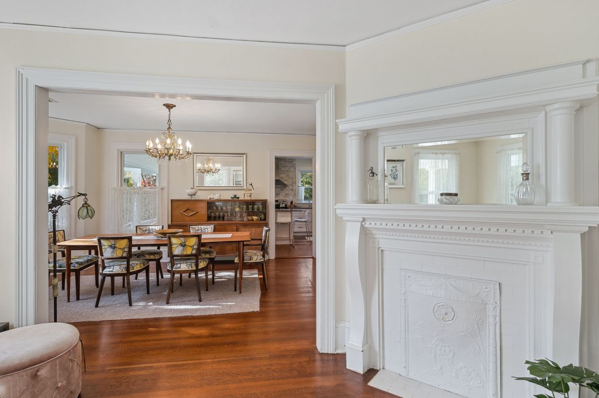 Chandelier, Dining room, Fireplace, Interior, Wood Texture Flooring