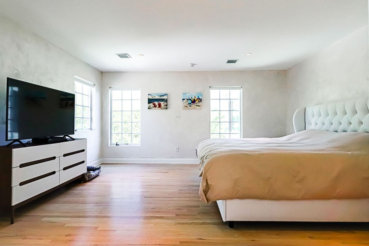Bedroom, Interior, Recessed Lighting, Wood Texture Flooring