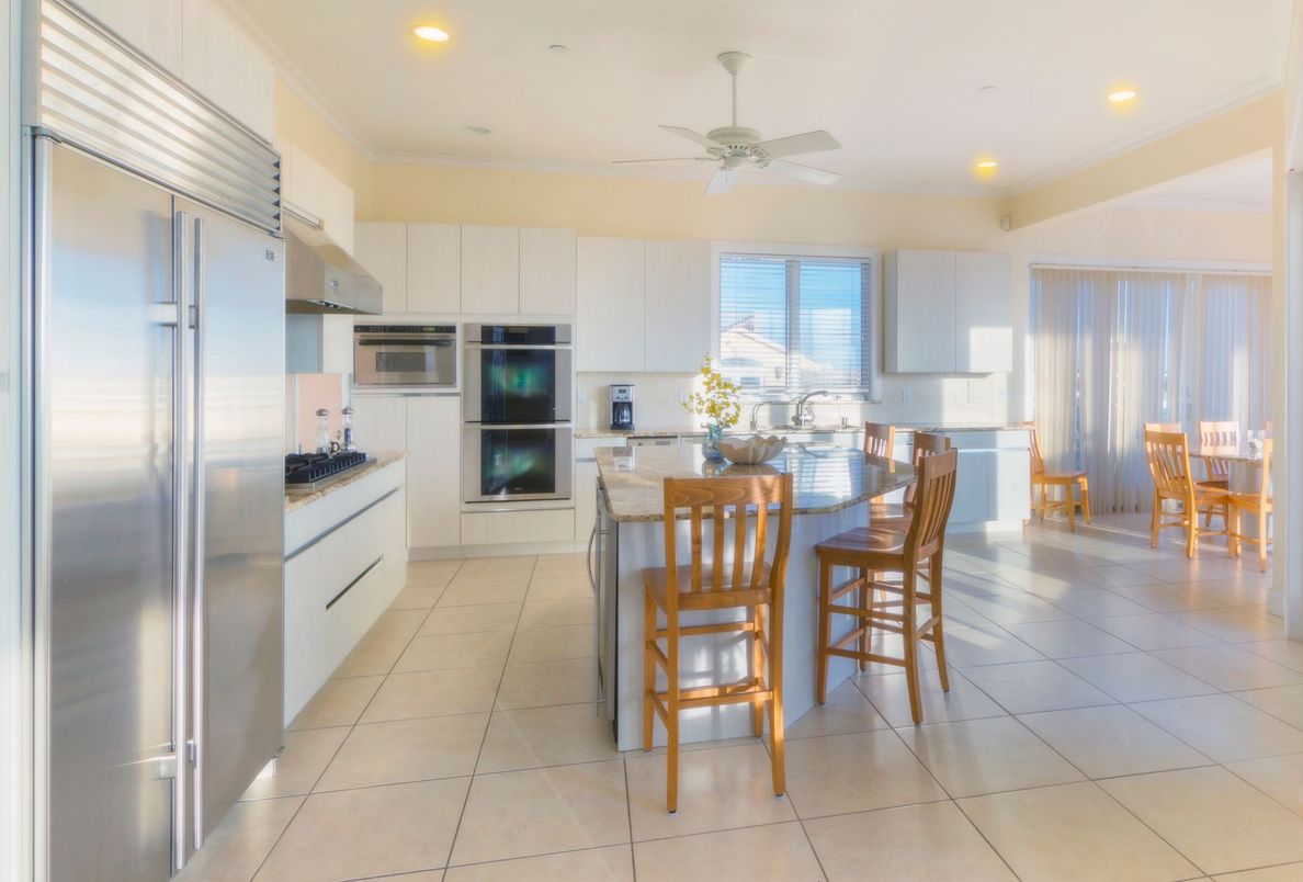 Dining room, Interior, Kitchen, Recessed Lighting, Stainless Steel Appliances