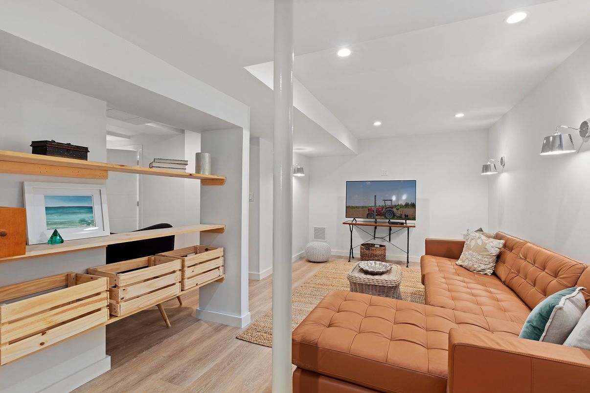 Interior, Living room, Recessed Lighting, Wood Texture Flooring