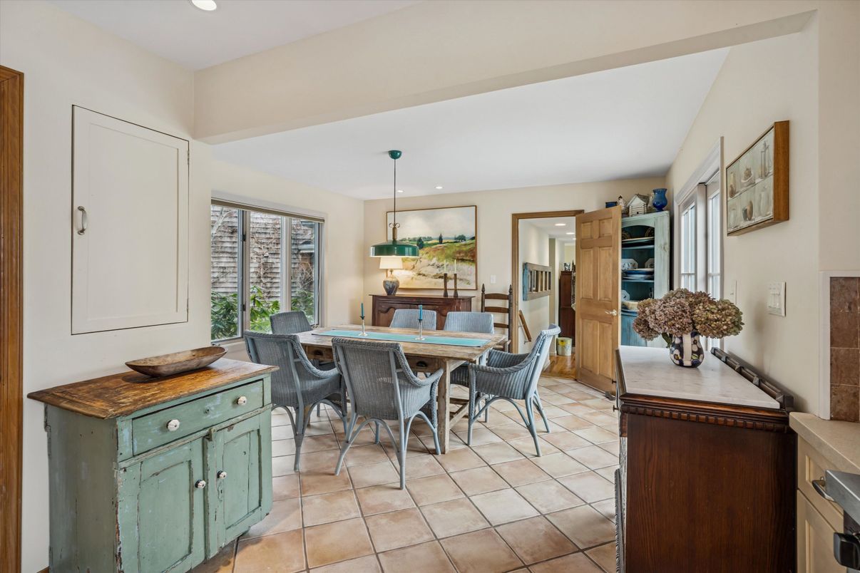 Dining room, Interior, Recessed Lighting