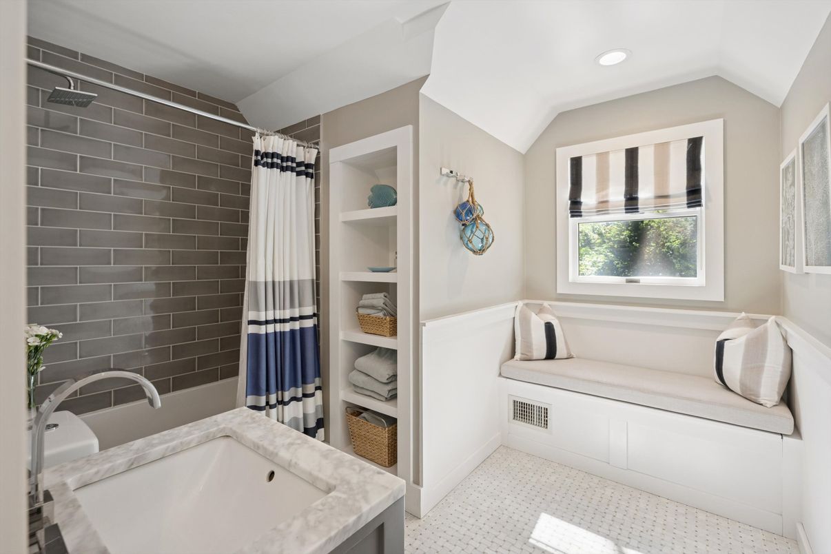 Bathroom, Interior, Recessed Lighting