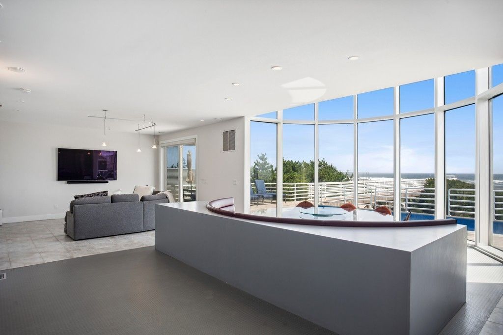 Interior, Living room, Pendant Lights, Recessed Lighting, Water