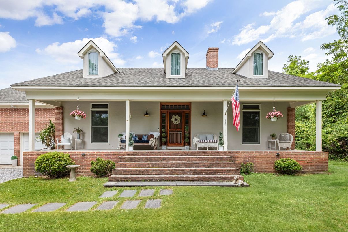 Exterior, Facade, Cape Cod