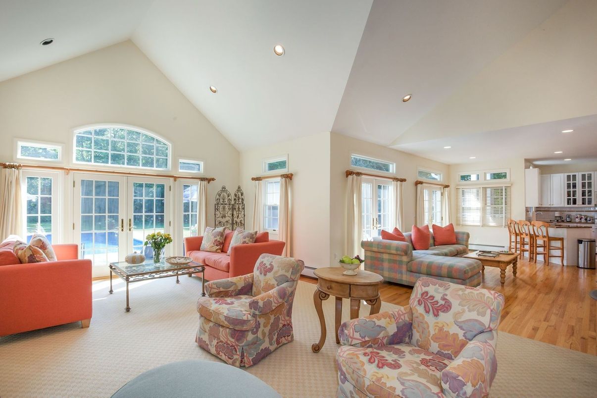 Dining room, Interior, Living room, Recessed Lighting, Wood Texture Flooring