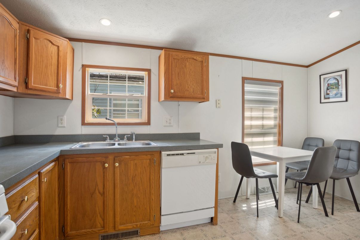 Dining room, Interior, Kitchen, Recessed Lighting