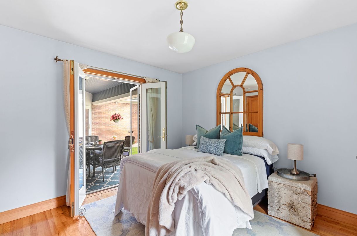 Bedroom, Interior, Pendant Lights, Wood Texture Flooring