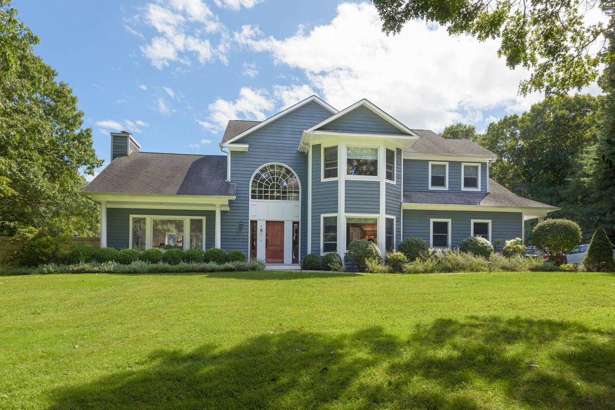 Backyard, Exterior, Facade, Queen Anne Victorian