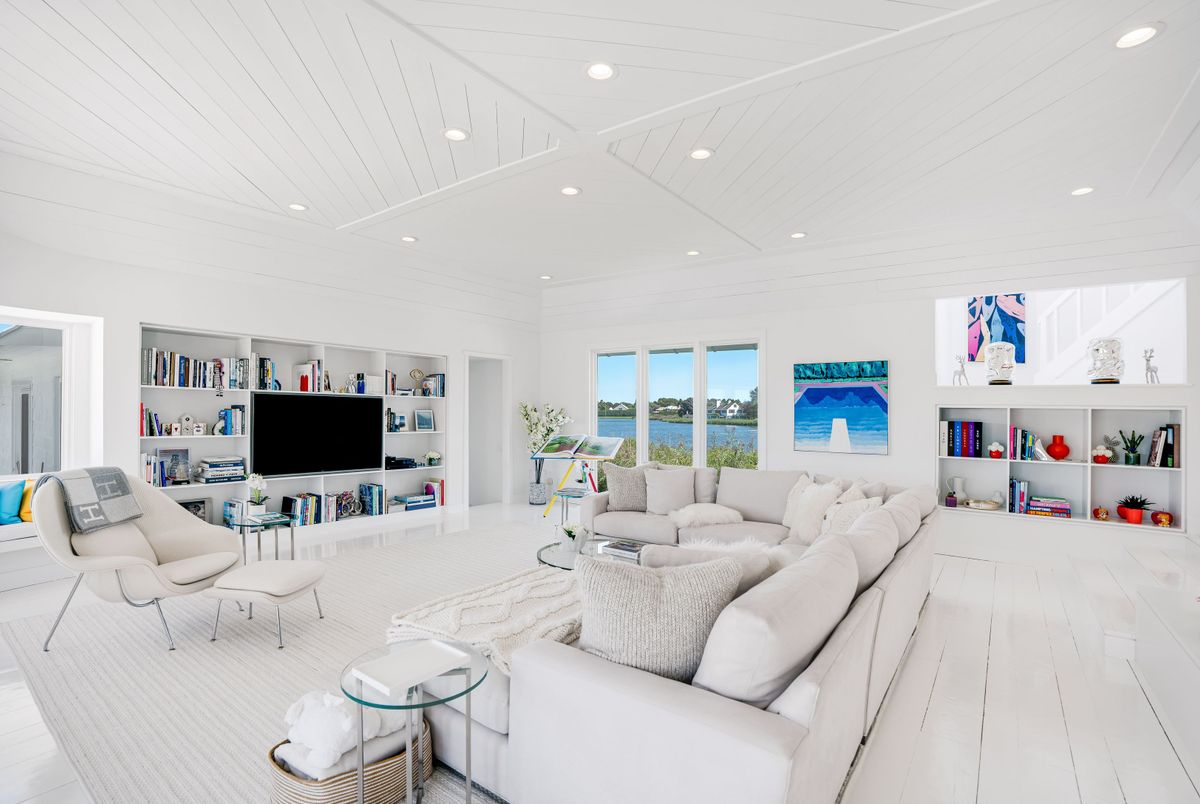 Interior, Living room, Recessed Lighting, Water, Wood Texture Flooring