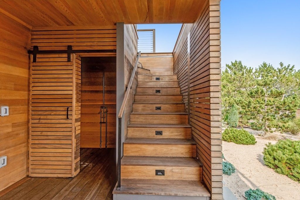 Exterior, Wooden Walls