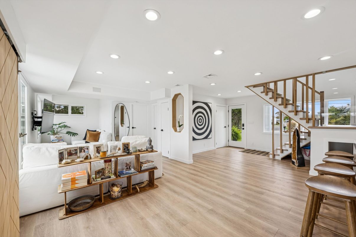 Interior, Recessed Lighting, Wood Texture Flooring