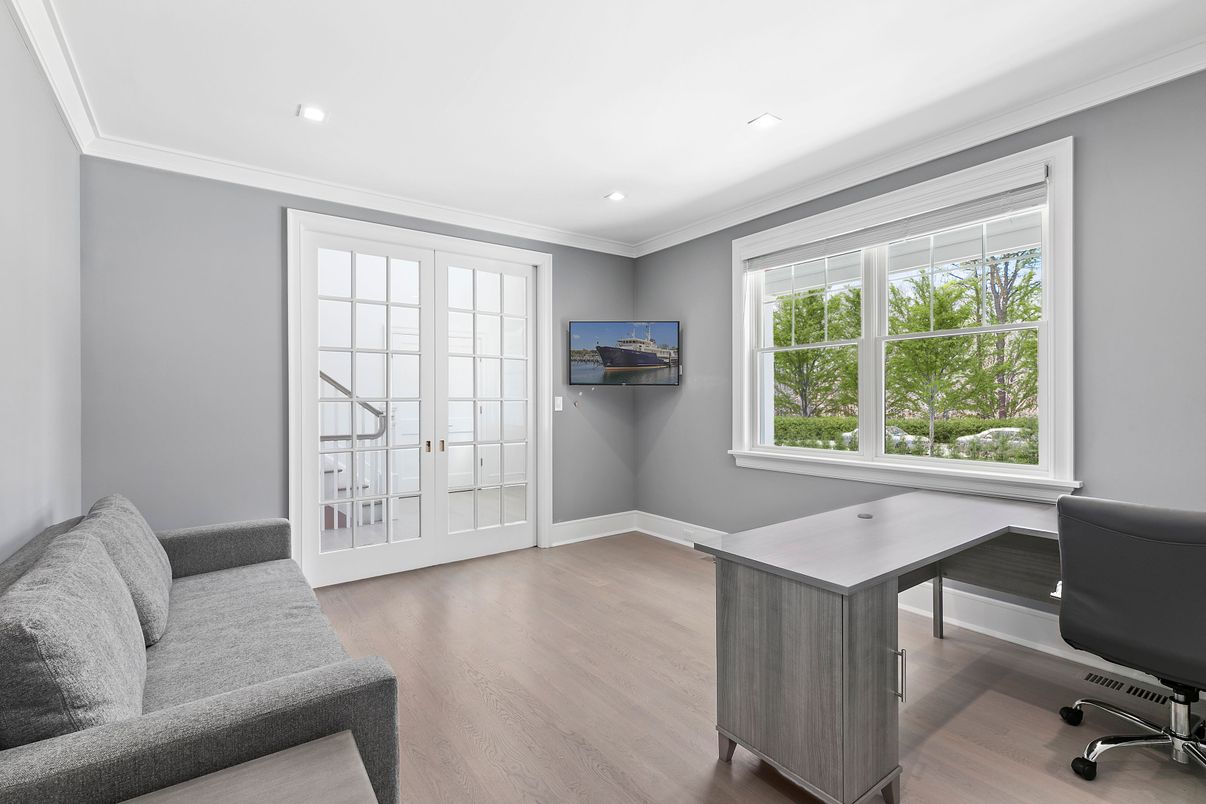 Home Office, Interior, Recessed Lighting, Wood Texture Flooring