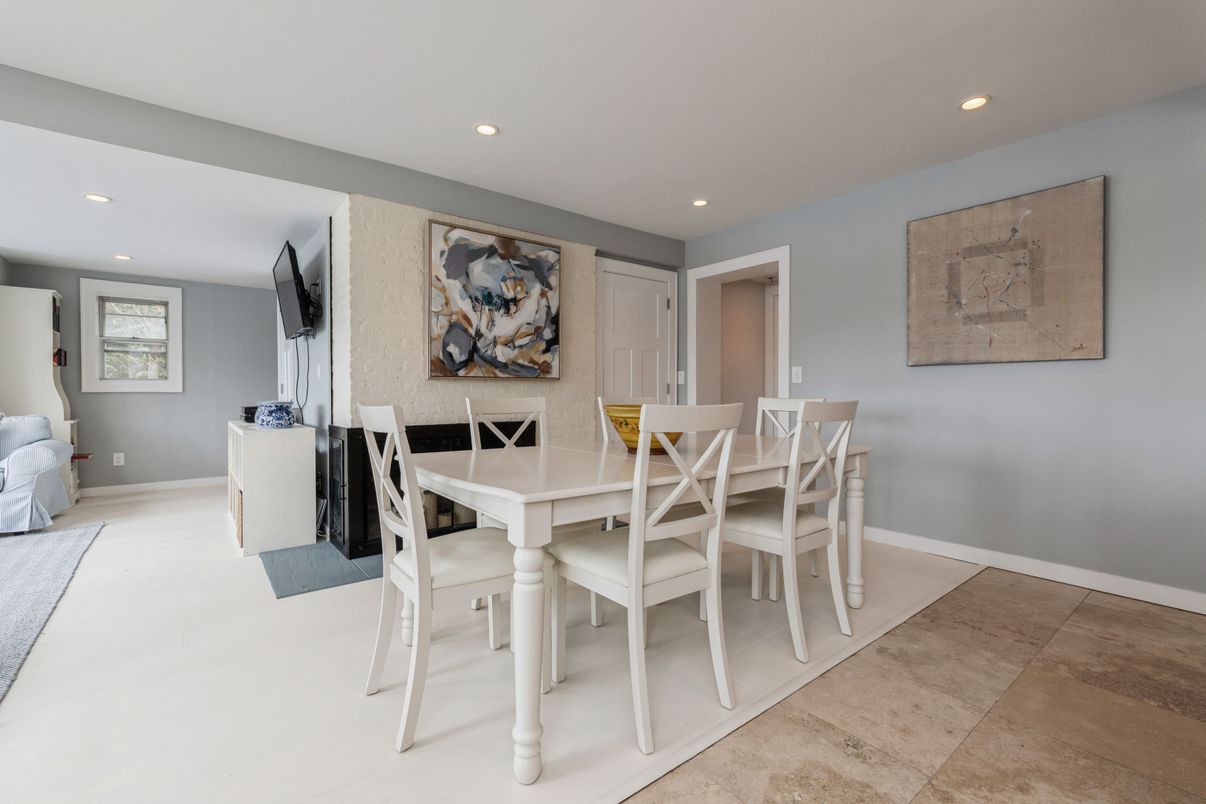 Dining room, Interior, Recessed Lighting