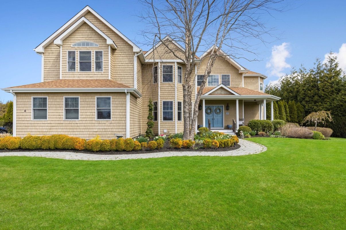 Exterior, Facade, Brick Traditional