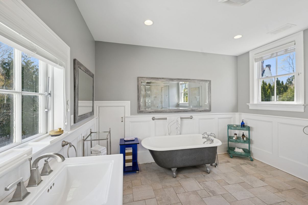 Bathroom, Dual Sink Vanities, Free Standing Baths, Interior, Recessed Lighting