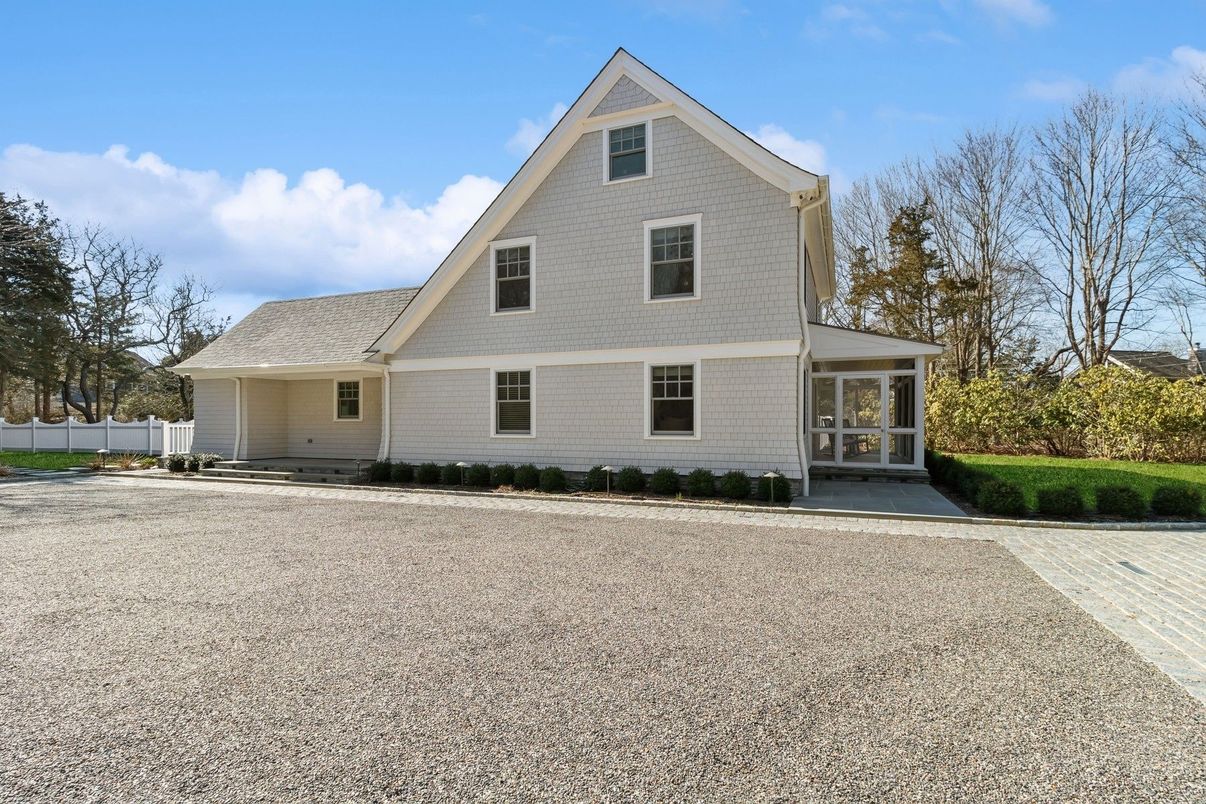 Exterior, Facade, Farmhouse