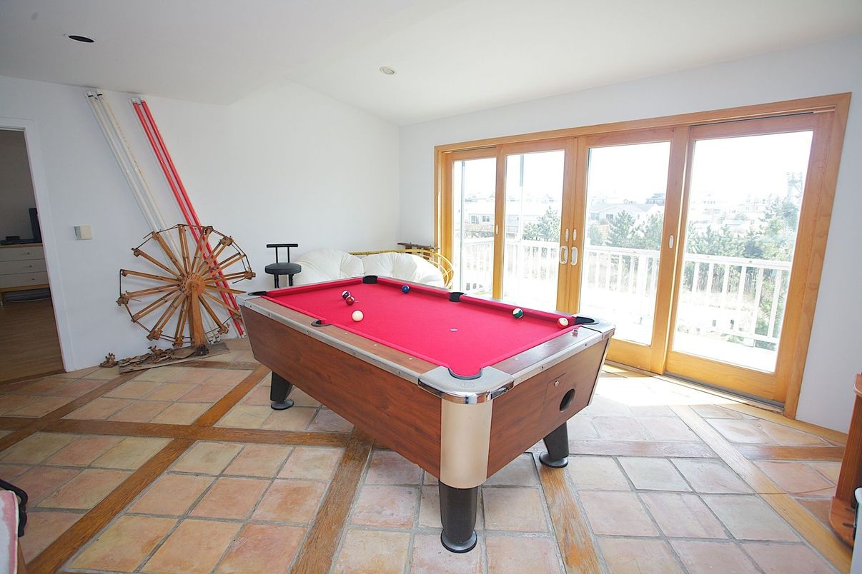 Billiard Table, Game Room, Interior, Recessed Lighting