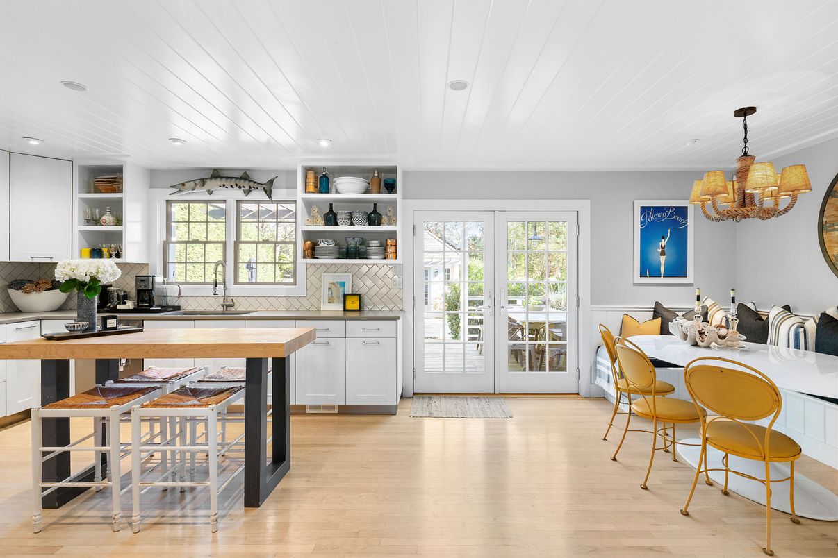 Chandelier, Dining room, Interior, Kitchen, Recessed Lighting, Wood Texture Flooring