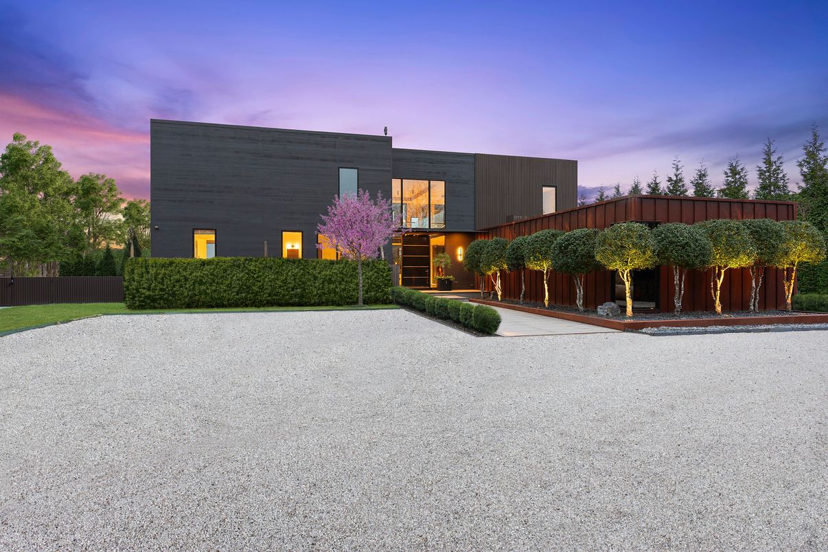 Attached, Backyard, Exterior, Facade, Modern