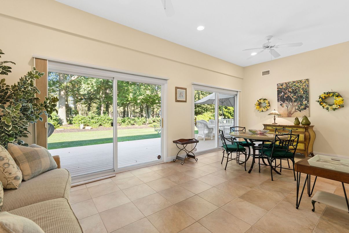 Dining room, Interior, Recessed Lighting