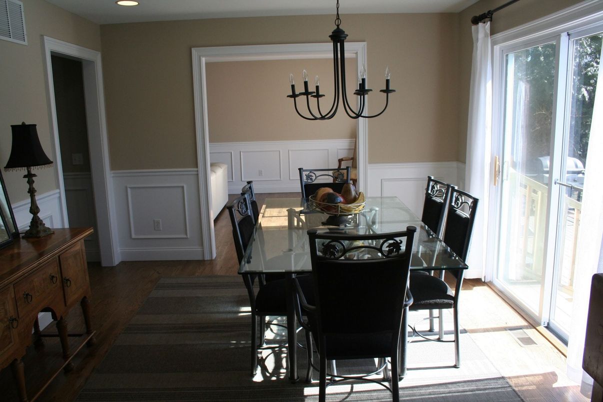 Chandelier, Dining room, Interior, Recessed Lighting, Wood Texture Flooring